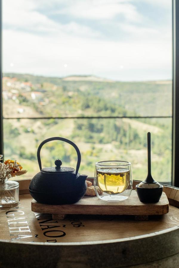 Mw Douro Wine & Spa Санта-Марта-ди-Пенагиан Экстерьер фото A glass of tea