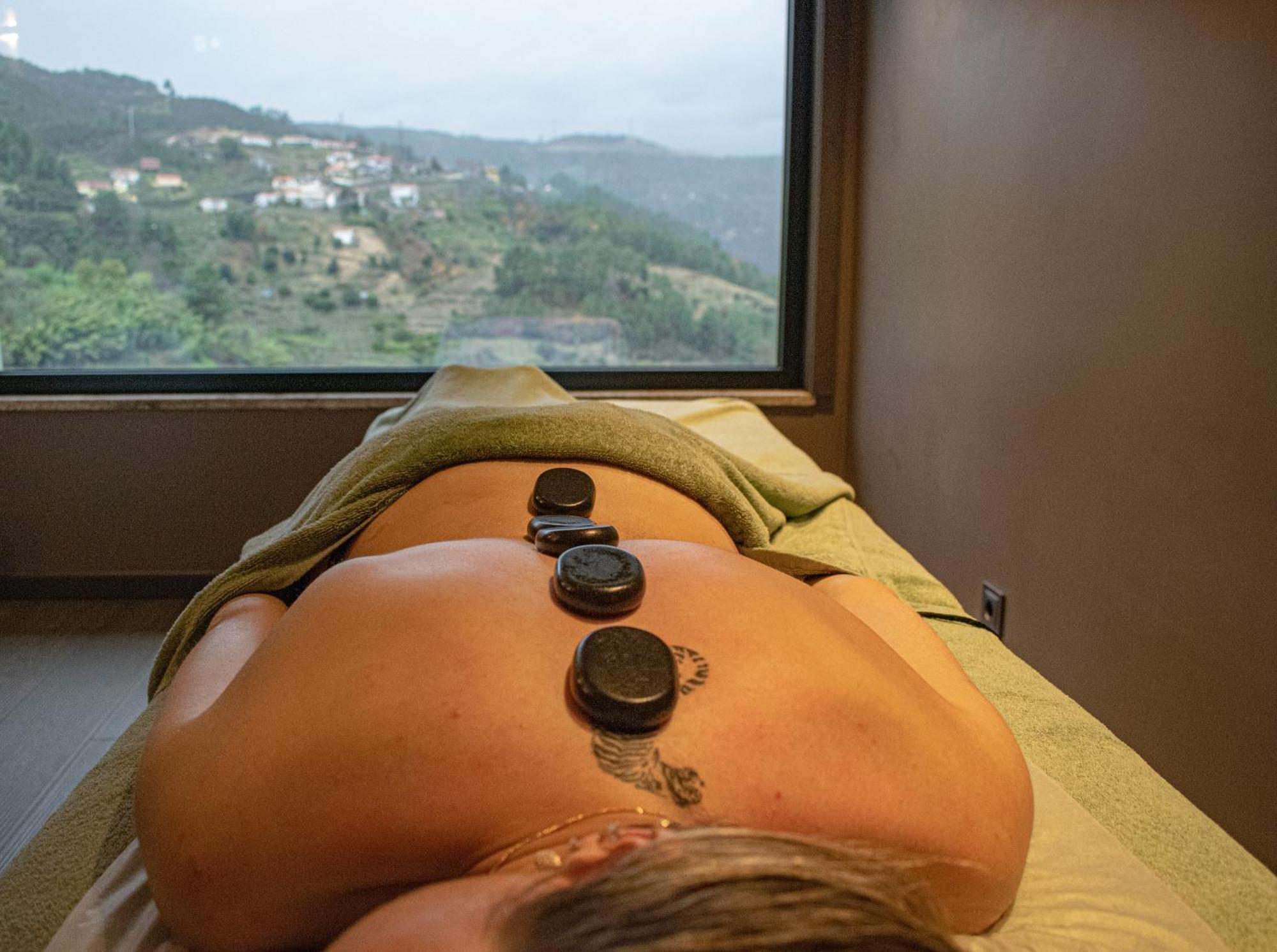 Mw Douro Wine & Spa Санта-Марта-ди-Пенагиан Экстерьер фото Hot stone massage